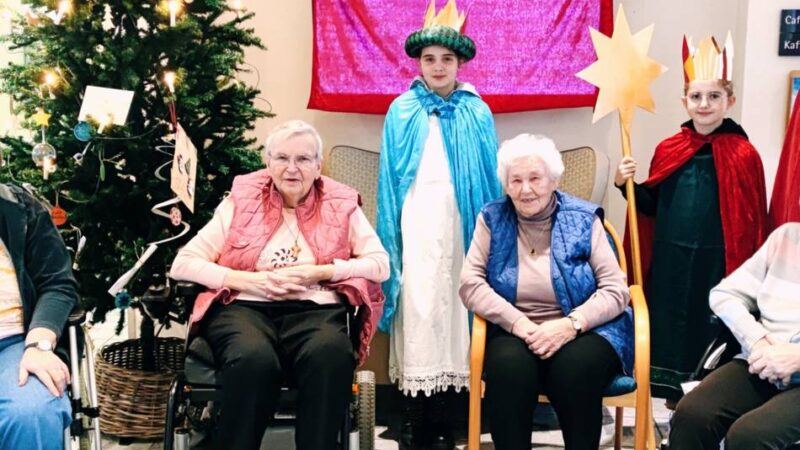 Stiftung St. Laurentius Niederkrüchten: Senioren bauen Sterne für Sternsinger