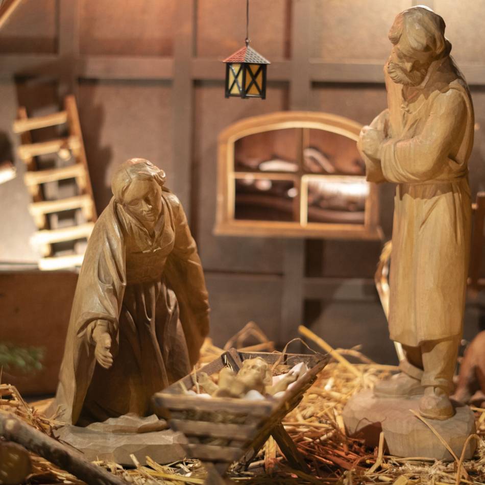 „Gemeinsam gehen“: Krippenbau würdigen – Gemeinschaft pflegen