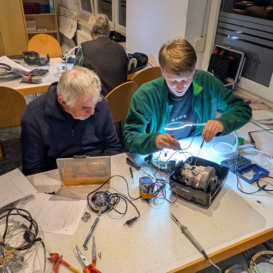 ReparaturCafé Dabringhausen: „Zwei Drittel der Gegenstände können wir retten“