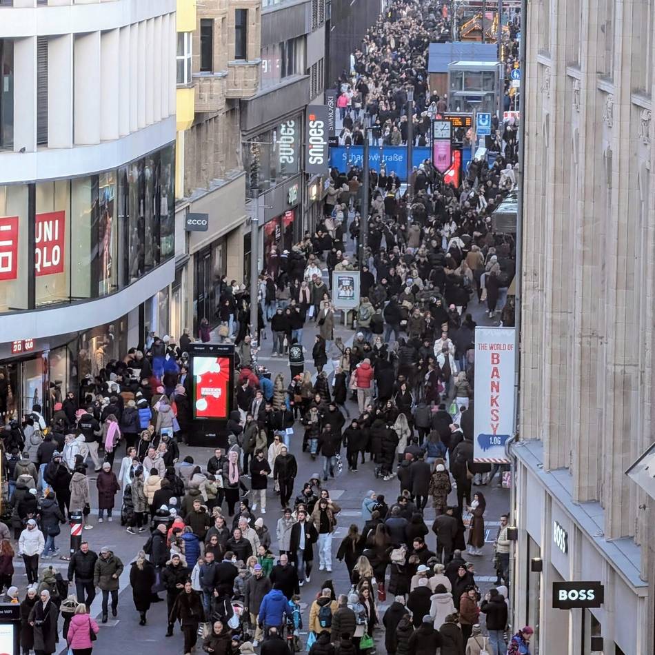 Der Tag nach Weihnachten in Düsseldorf: Gutes Wetter, volle Stadt