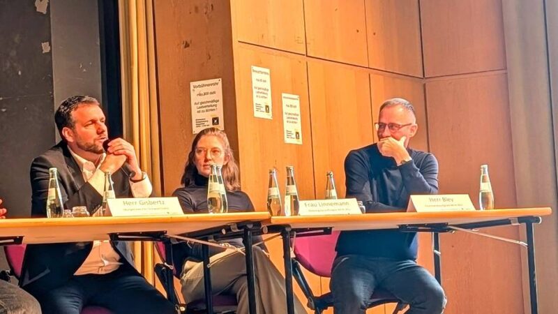 Projekttag am St.-Wolfhelm-Gymnasium: Schülerinnen und Schüler diskutieren über die Energiewende