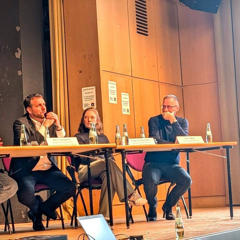 Projekttag am St.-Wolfhelm-Gymnasium: Schülerinnen und Schüler diskutieren über die Energiewende