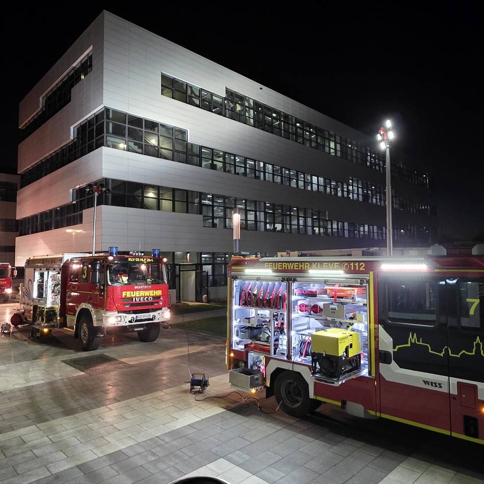 Auf dem Klever Campus: Wasserschaden an der Hochschule Rhein-Waal – Feuerwehr im Großeinsatz