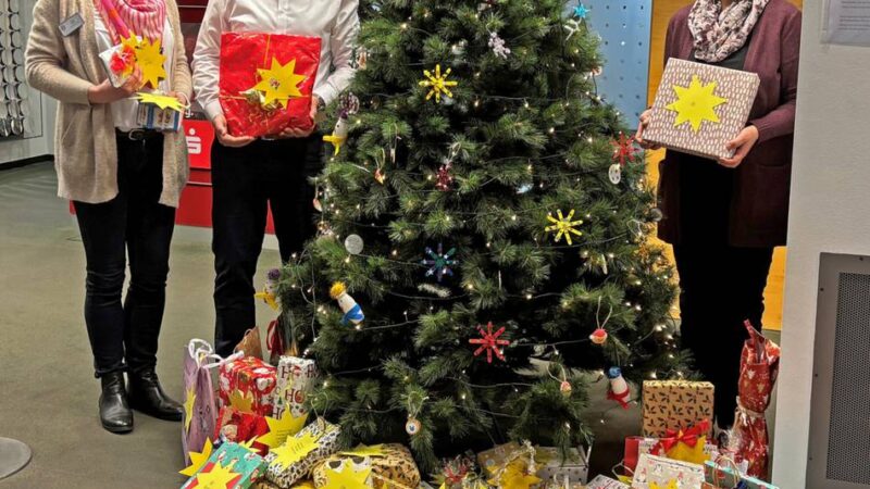 Weihnachtsstadtgespräch Krefeld: Krefelder übergeben weihnachtliche Spenden