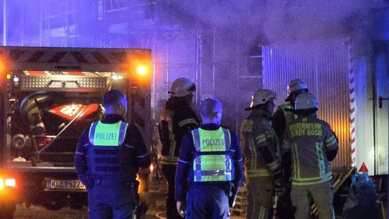 Brandrauch festgestellt: Bauwagen am Gocher Südring fing Feuer