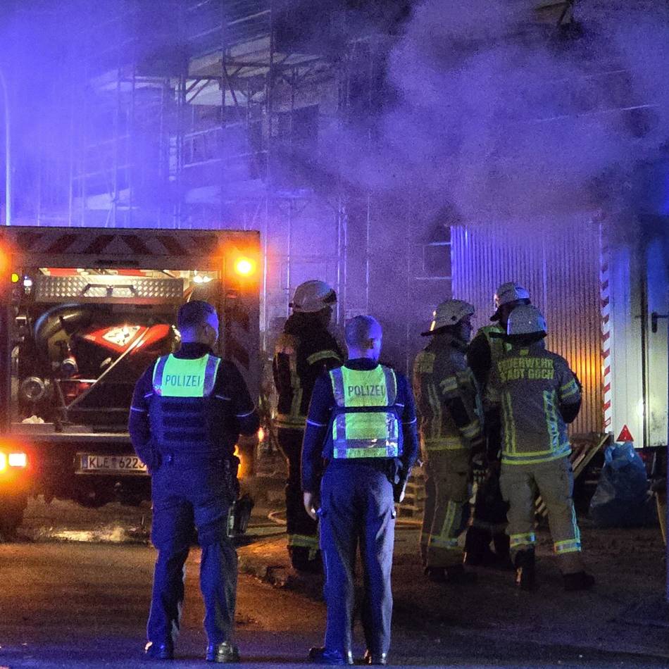 Brandrauch festgestellt: Bauwagen am Gocher Südring fing Feuer