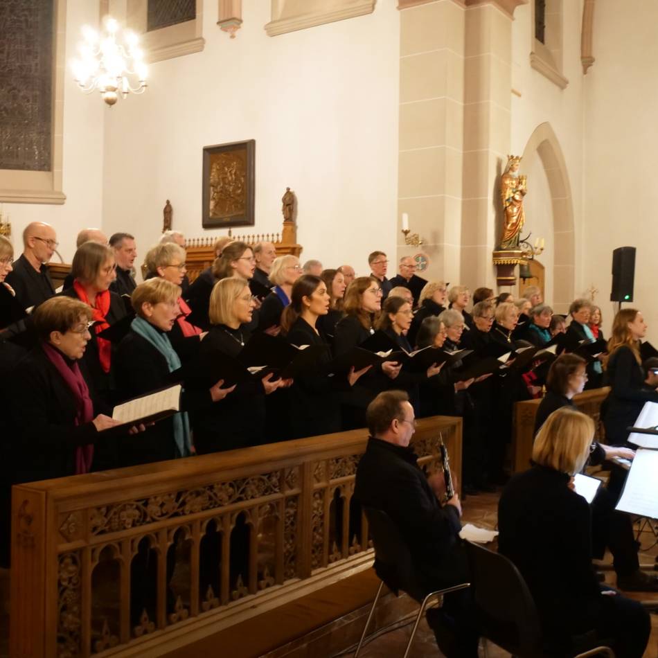 In Langenfeld: Stimmungsvolles Adventskonzert in der Kirche St. Barbara