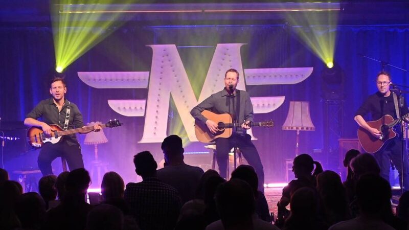 Bergisches Kölschgefühl in Wermelskirchen: Miljö bringt Katt zum Singen