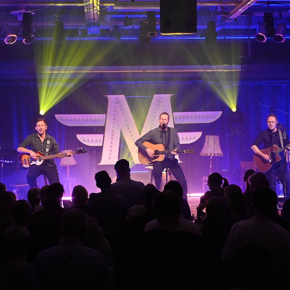 Bergisches Kölschgefühl in Wermelskirchen: Miljö bringt Katt zum Singen