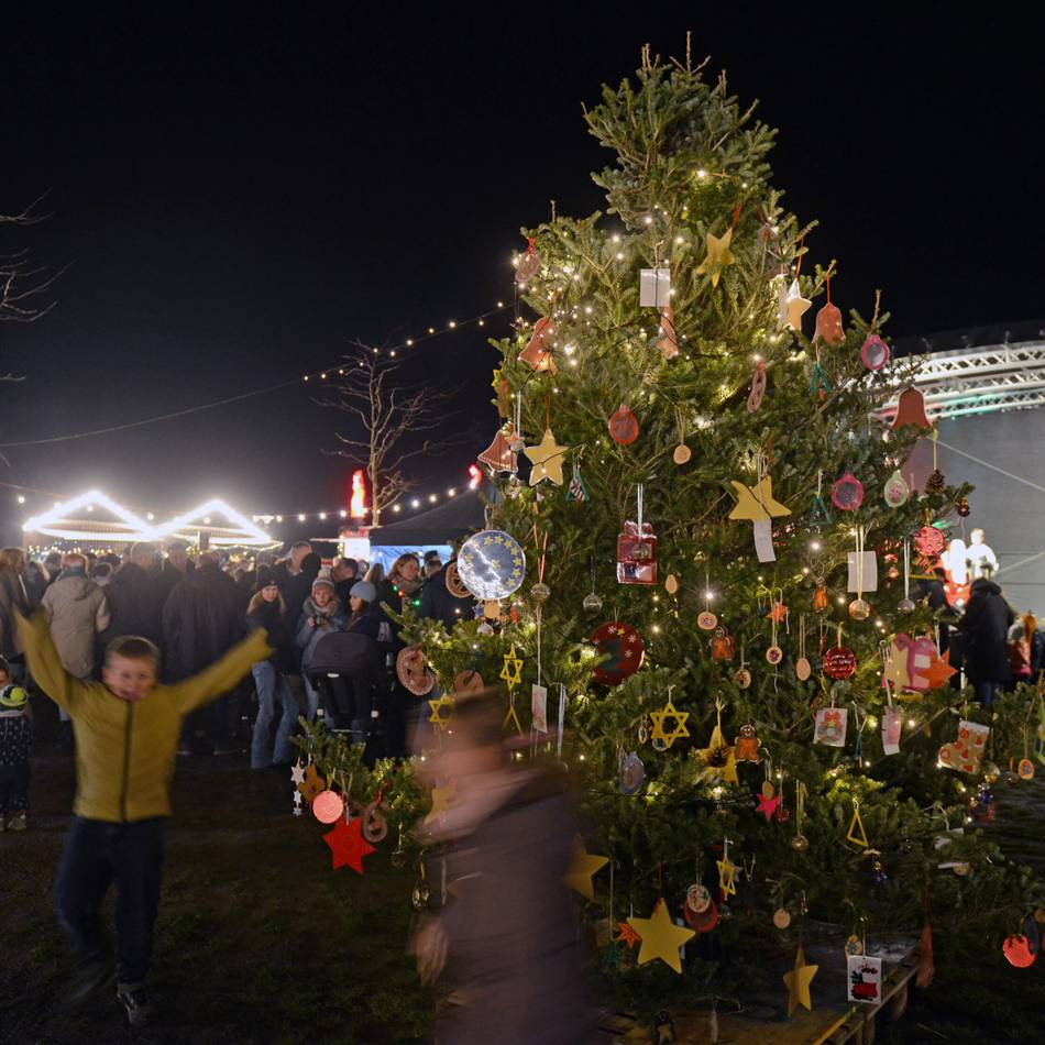 Festplatz mit Licht und Leben: Rommerskirchener Weihnachtsmarkt knackt Rekorde