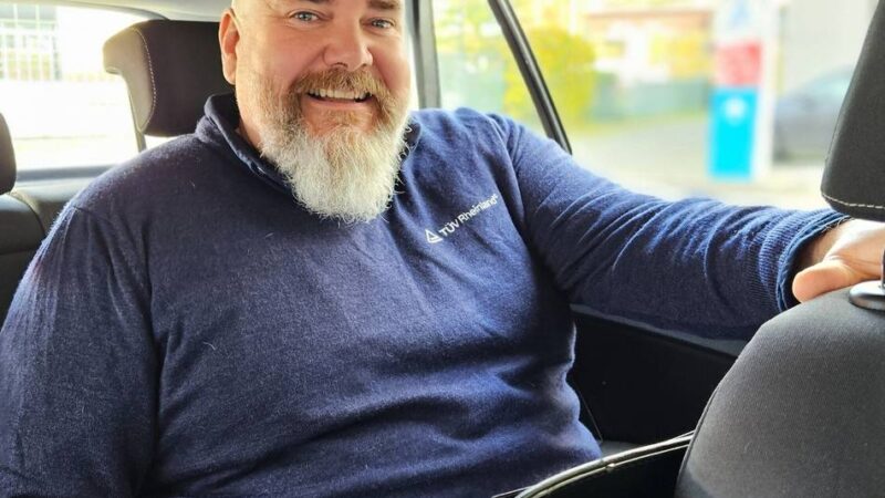 Fahrprüfer beim TÜV in Mönchengladbach: „Hätte die Polizei dort gestanden, wärst du deinen Lappen quitt gewesen“