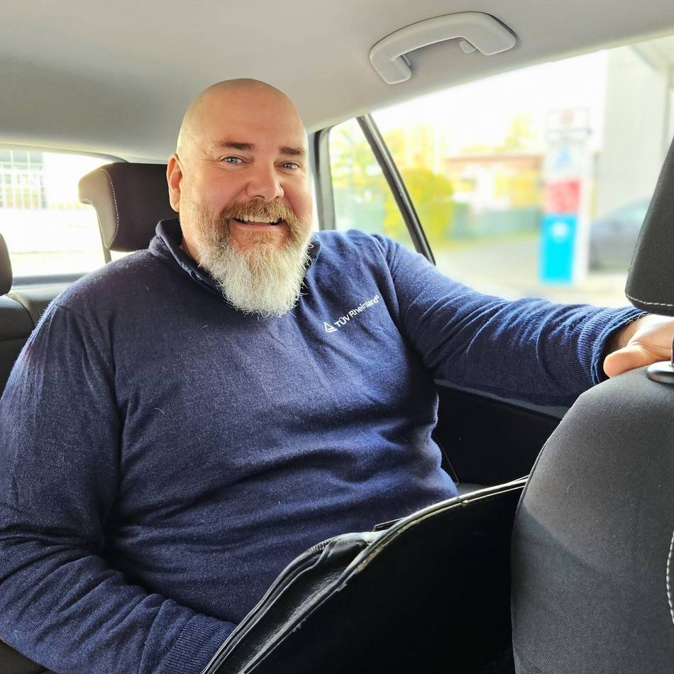 Fahrprüfer beim TÜV in Mönchengladbach: „Hätte die Polizei dort gestanden, wärst du deinen Lappen quitt gewesen“