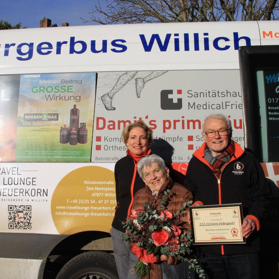 Bürgerbus Willich: Bürgerbusverein überrascht 222.222. Fahrgast
