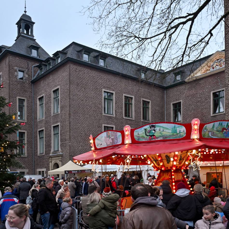 Enorm große Resonanz: Stimmungsvoller Weihnachtsmarkt am Schloss Neersen