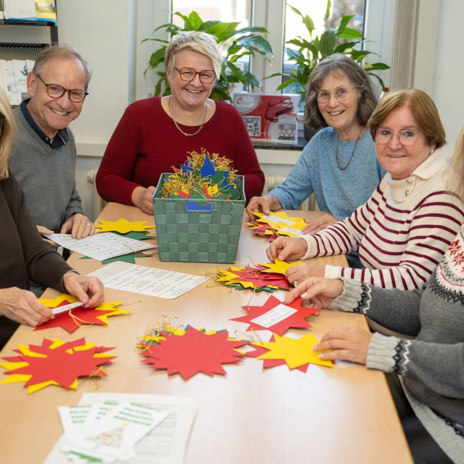 Aktion Willicher Weihnachtswunschbaum: Wunschpaten erfüllen 464 Weihnachtswünsche