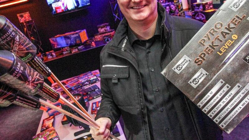 Nacht-Verkauf bei Pyroteam: „Einer ist 400 Kilometer gefahren, um in Grevenbroich Feuerwerk zu kaufen“