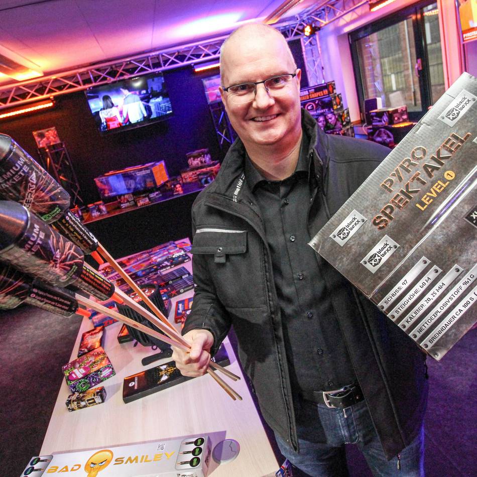 Nacht-Verkauf bei Pyroteam: „Einer ist 400 Kilometer gefahren, um in Grevenbroich Feuerwerk zu kaufen“