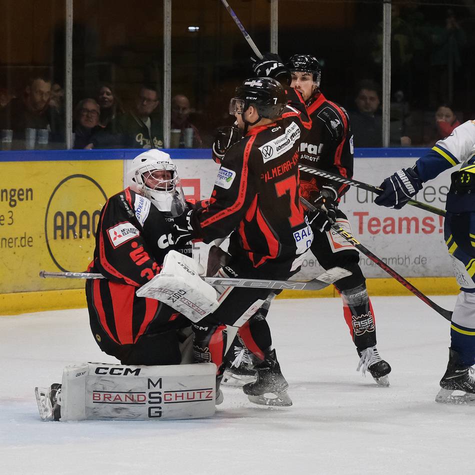 5:1 gegen Dortmund: Ice Aliens siegen, die Fans arbeiten sich an Oster ab