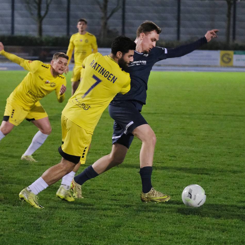Aufregende Schlussphase: Ratingen 04/19 rettet gegen 1. FC Monheim einen Punkt