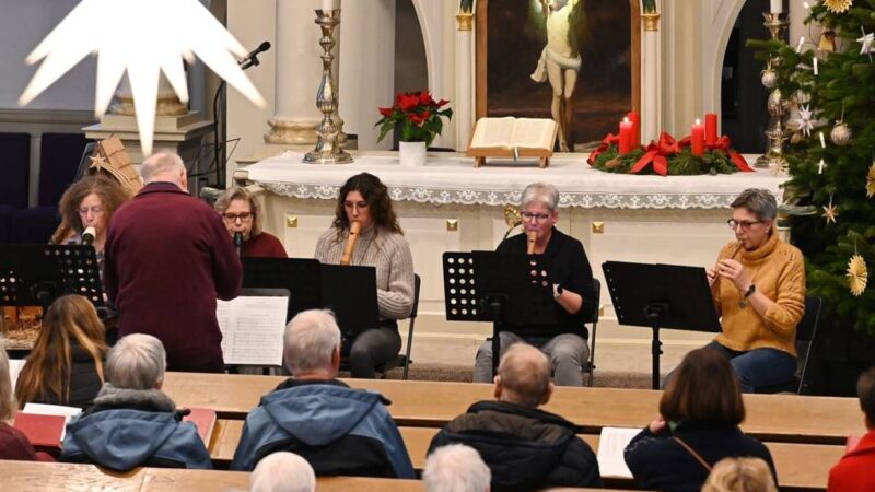 Lutherische Kirche in Radevormwald: Gospelgesang und Bläsermusik in der Kirche