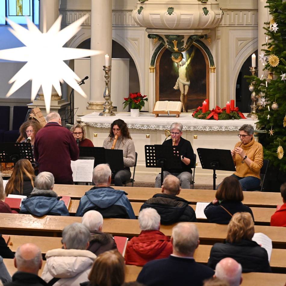 Lutherische Kirche in Radevormwald: Gospelgesang und Bläsermusik in der Kirche