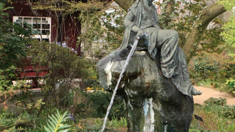 Japanischer Garten in Leverkusen: Bronzefrei – nur noch steinerne Zeugen rund ums Teehaus