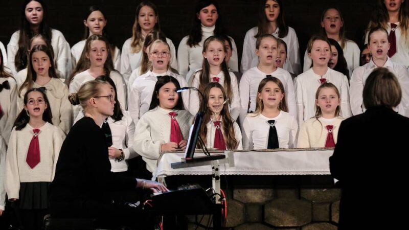 In der Suitbertuskirche : Liebfrauenschule: So schön war das Weihnachtskonzert