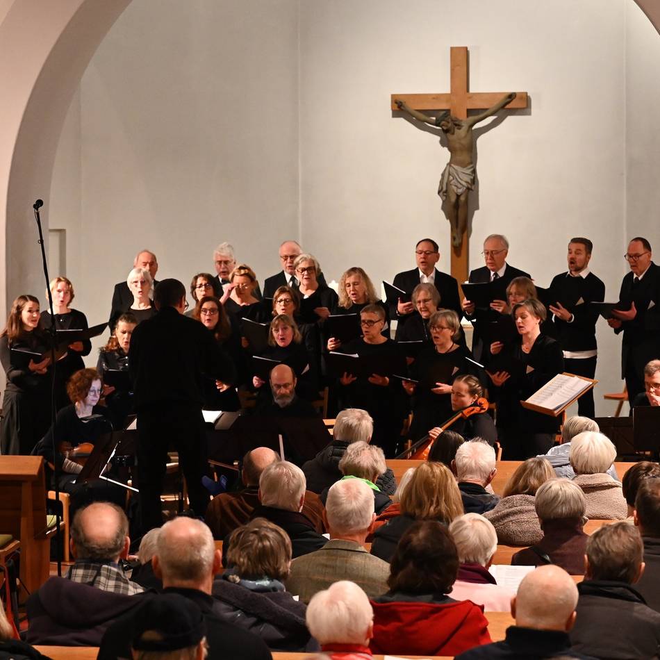 Martini-Gemeinde in Radevormwald: Lieder und Lichter füllten den Kirchenraum