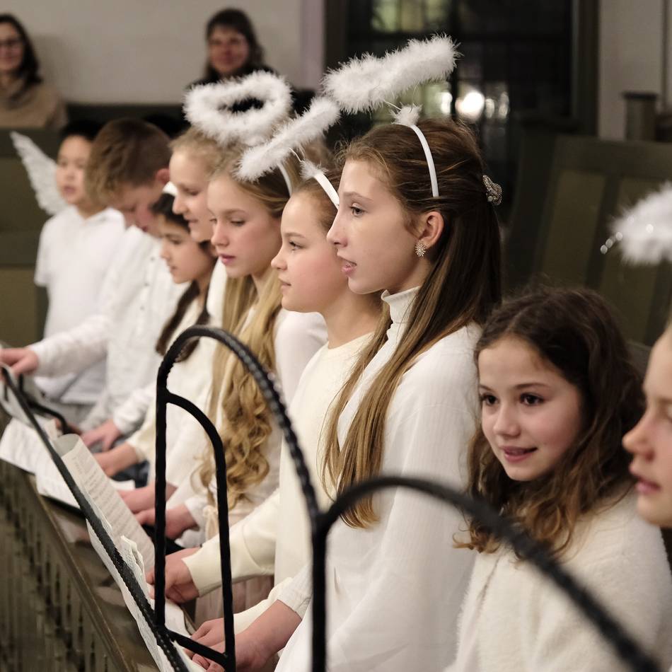 Aufführung in der Alten Kirche: Krippenspiel mit Ochs, Esel und Engelschor