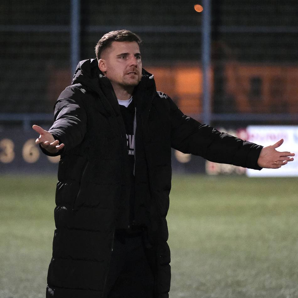 „Das gehört nicht zum Fußball“: Strittige Entscheidungen und Rudelbildung: ASV Mettmann verliert in Bilk