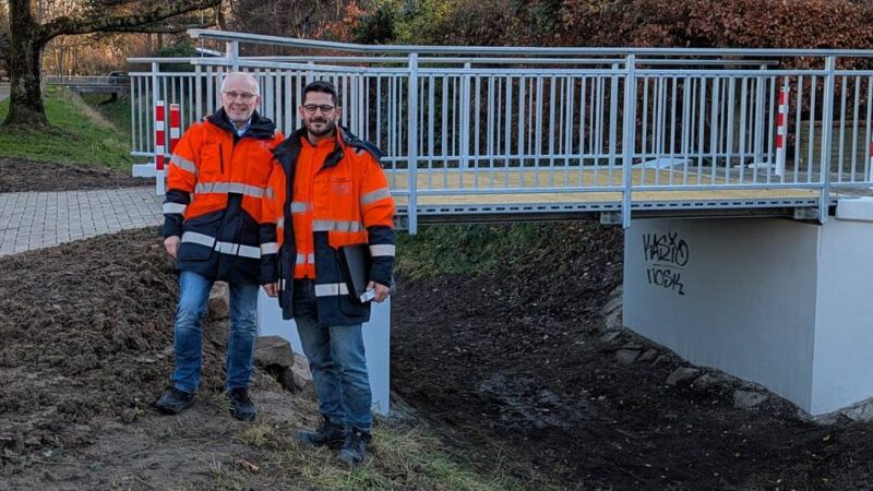 Für Fußgänger und Radfahrer: Neue Brücke im Grünzug West freigegeben