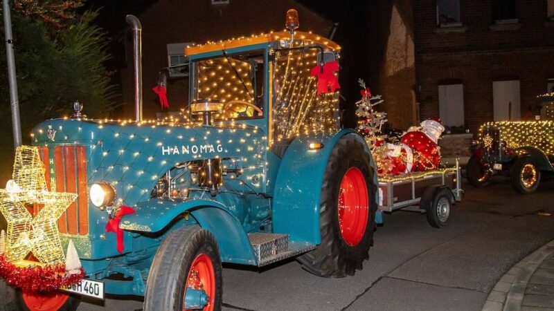 So viele Teilnehmer wie noch nie: Rund 80 Traktoren rollen bei Lichterfahrt durch Jüchen