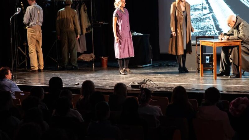 Theaterstück im Kaarster Einstein-Forum: „Stunde Null?“ bringt Schüler zum Nachdenken