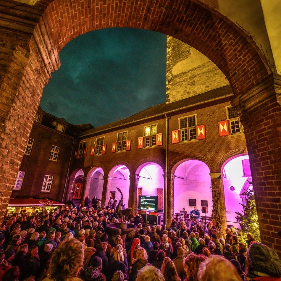 Advent in Kleve: Rekordbeteiligung beim weihnachtlichen Singen in der Schwanenburg