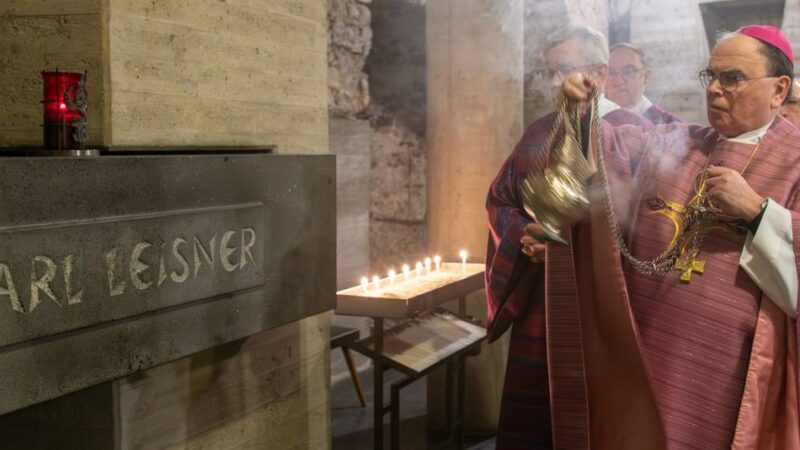 81. Jahrestag der Priesterweihe im KZ Dachau: Bischof Bertram Meier ehrt den Seligen Karl Leisner im Xantener Dom