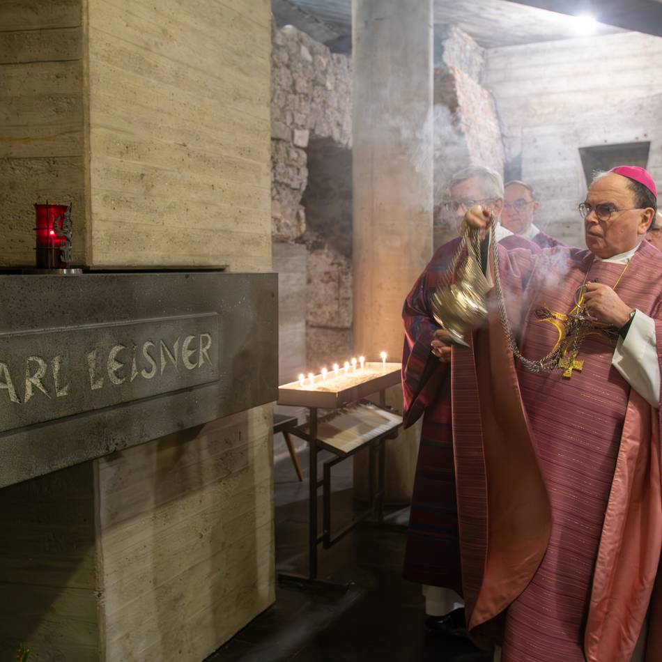 81. Jahrestag der Priesterweihe im KZ Dachau: Bischof Bertram Meier ehrt den Seligen Karl Leisner im Xantener Dom