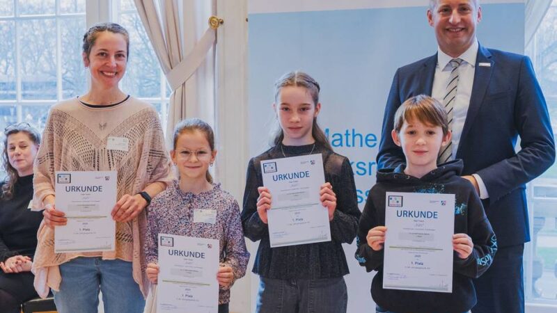 „Der Wettbewerb weckt Lust am Lernen“: Klever Karl-Leisner-Schule glänzt bei Mathe-Wettbewerb