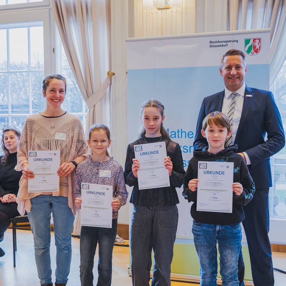 „Der Wettbewerb weckt Lust am Lernen“: Klever Karl-Leisner-Schule glänzt bei Mathe-Wettbewerb