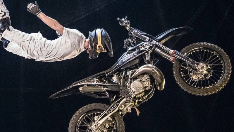 Flic Flac Winterzirkus: Stunts, Spaß, Akrobatik, Livemusik und Nervenkitzel