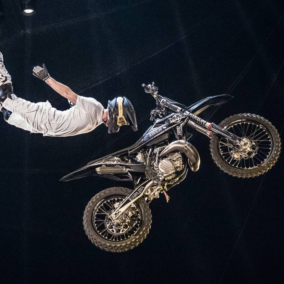 Flic Flac Winterzirkus: Stunts, Spaß, Akrobatik, Livemusik und Nervenkitzel