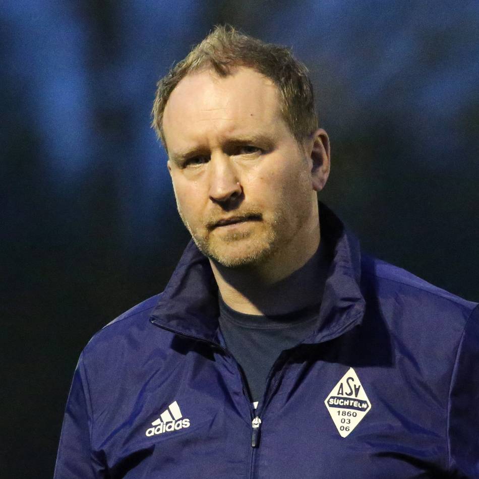 Trainer Frank Mitschkowski im Interview: „Entweder wechselst du 15 Spieler aus – oder du gehst als Trainer“