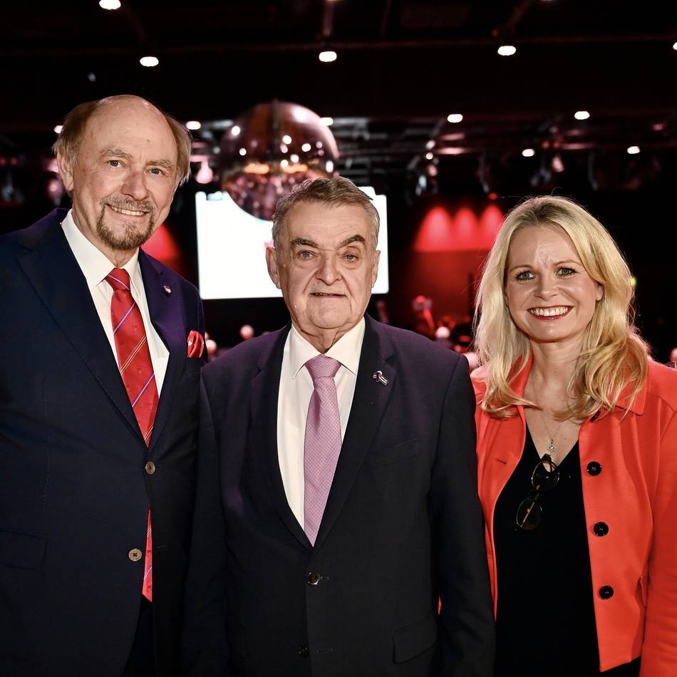 Auszeichnung in Düsseldorf: Jan-Wellem-Medaille für Herbert Reul – „Jetzt lassen wir die Tassen mal im Schrank“