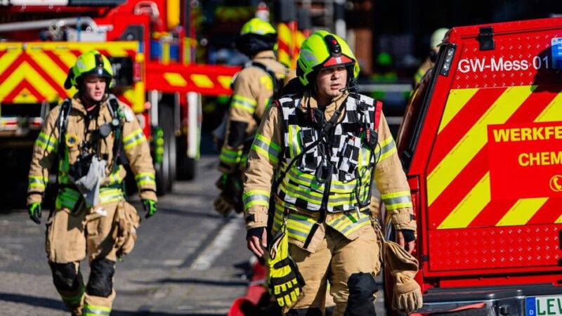 Am Entsorgungszentrum in Leverkusen: Werkfeuerwehr übt in Bürrig