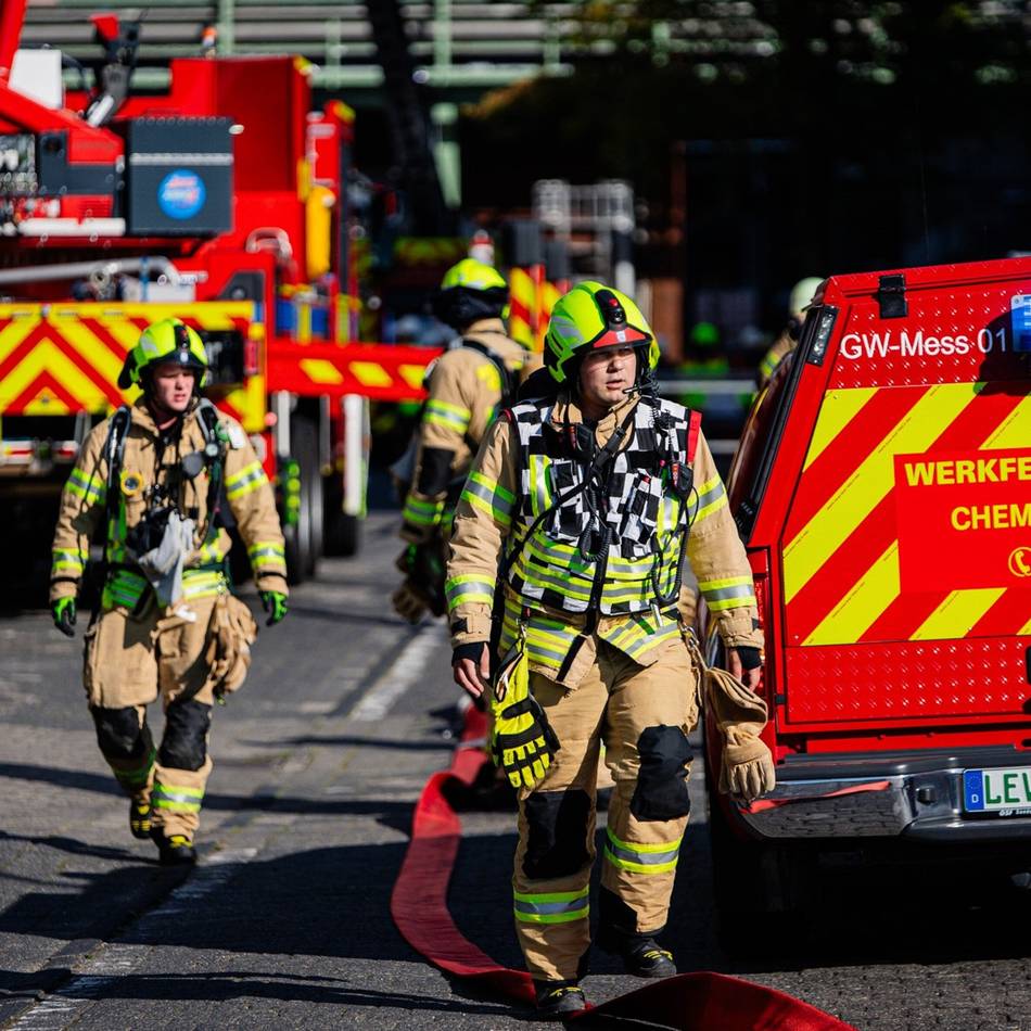 Am Entsorgungszentrum in Leverkusen: Werkfeuerwehr übt in Bürrig