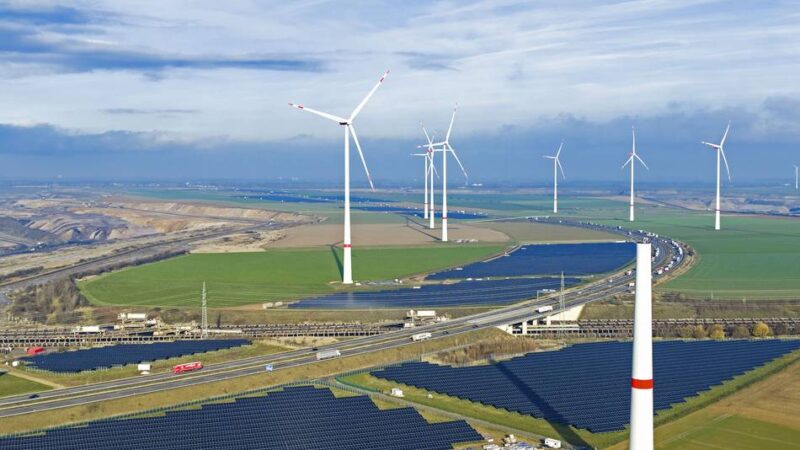 Strom für 27.700 Haushalte: RWE nimmt neue PV-Anlagen am Tagebau Garzweiler in Betrieb