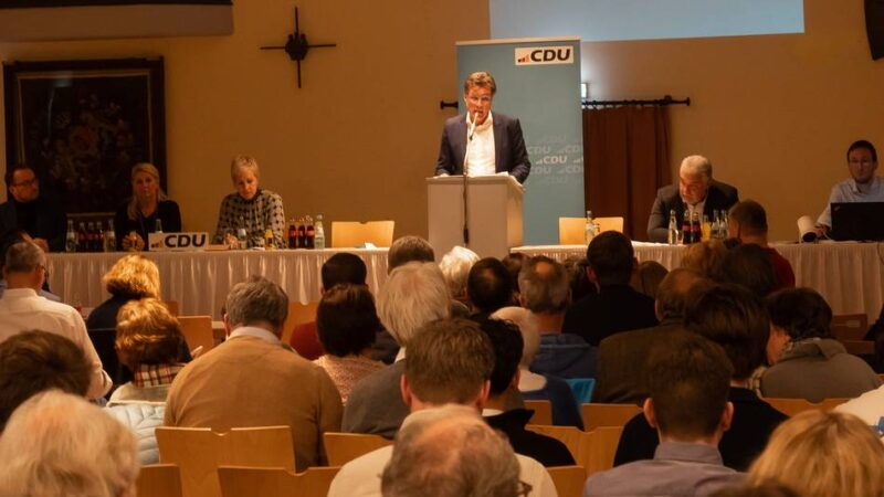 Vorstandswahlen bei Neusser CDU: Kampfkandidatur im Konfettisturm