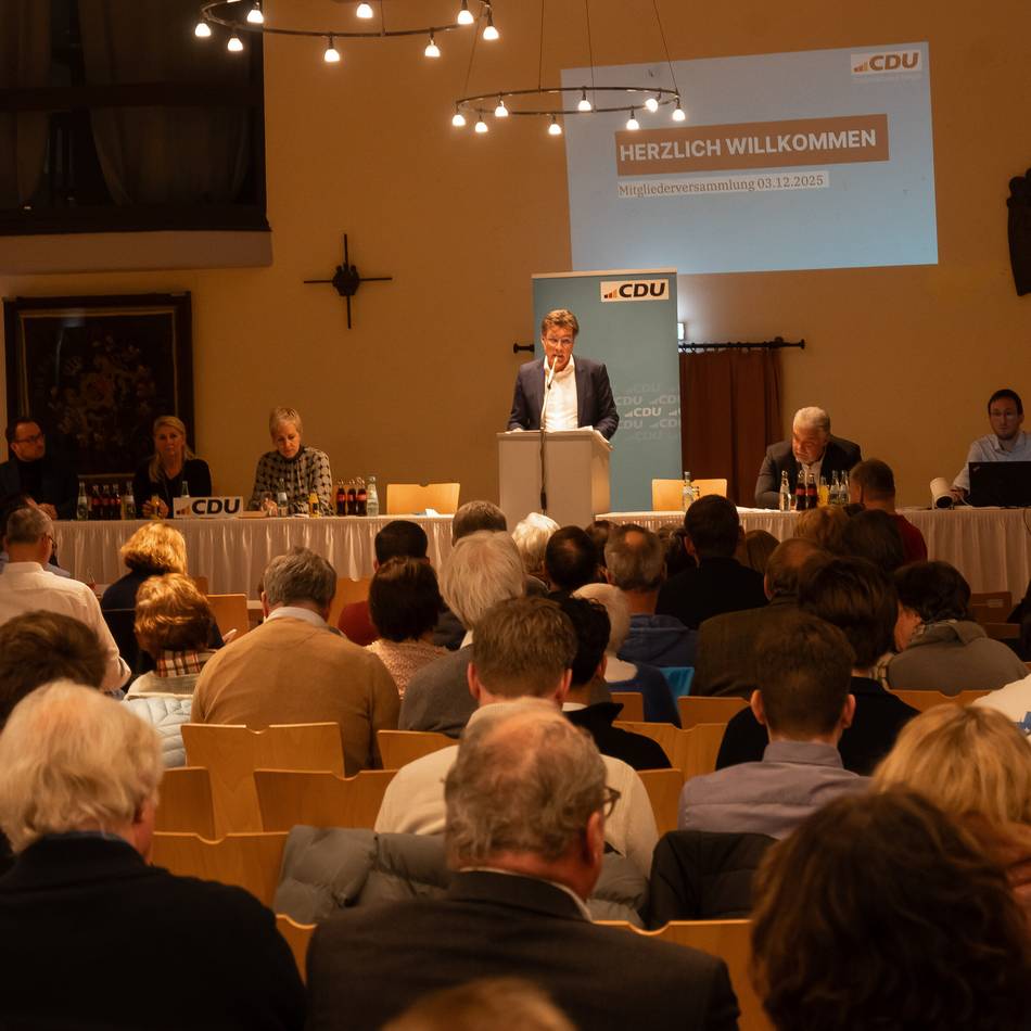 Vorstandswahlen bei Neusser CDU: Kampfkandidatur im Konfettisturm