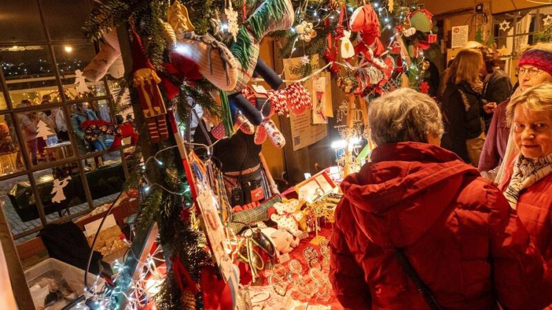 Adventsmarkt auf dem Tuppenhof in Vorst: „Vier, fünf Krippen verkaufe ich meistens“