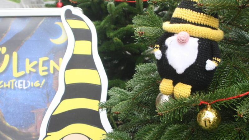 Besondere Aktion in der Weihnachtszeit: Wichtel Anton lädt zur Mützensuche in Dülken ein