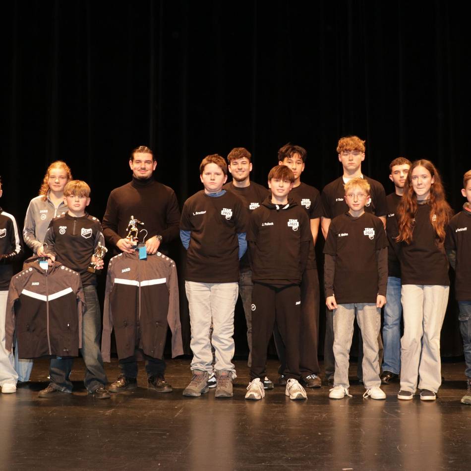Weihnachtsfeier in der Rheinberger Stadthalle: SV Budberg lässt die Jugend hochleben